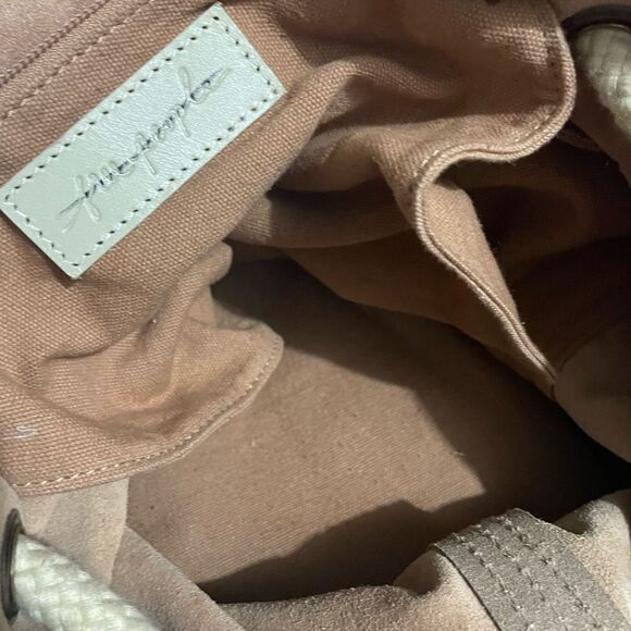 New Free People Varsity suede Backpack
NWOT
MSRP $178
16W x 16 H x 9 D - Picture 12 of 14